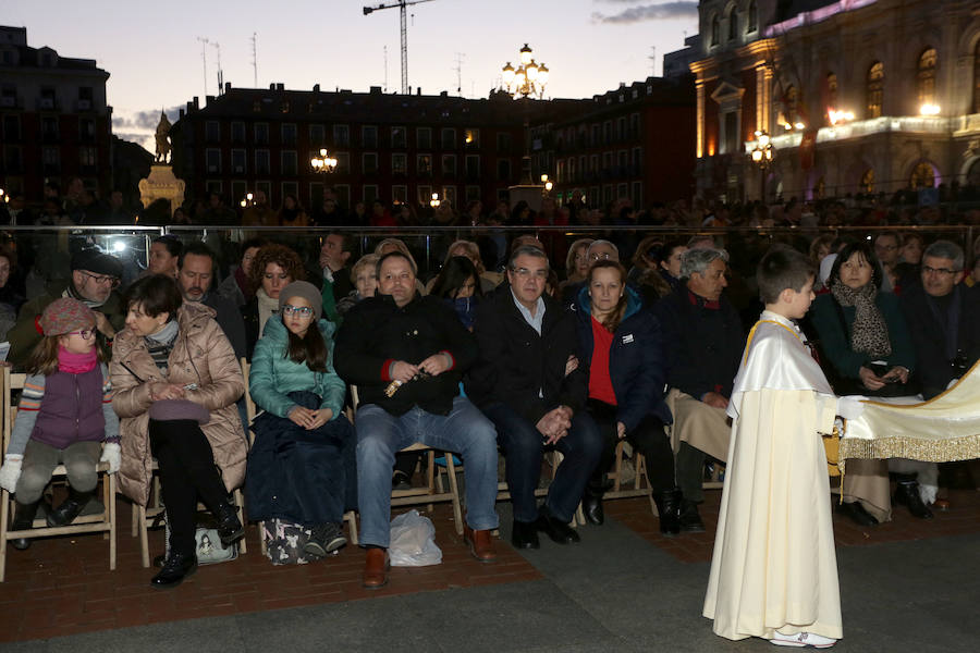 Público en la Procesión General del Viernes Santo en Valladolid (3/3)